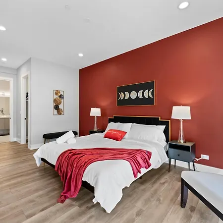 Designer 3bed 2bath New Apt W Ample Hangout Space