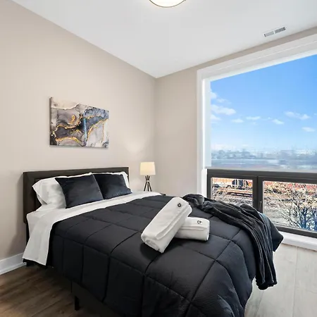 Designer 3bed 2bath New Apt W Ample Hangout Space *