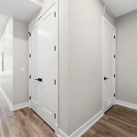 Designer 3bed 2bath New Apt W Ample Hangout Space Apartment