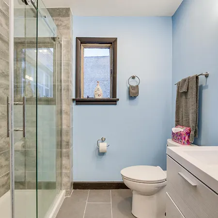 Apartment 8 Mi To Dtwn Wfh-friendly In Chicago! *