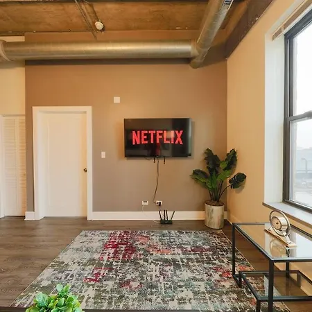 Spacious 2br South Loop With Skyline View, Optional Parking And Gym Access Close To Mccormick Place, Grant Park, Museum Campus & Cta Lines Chicago