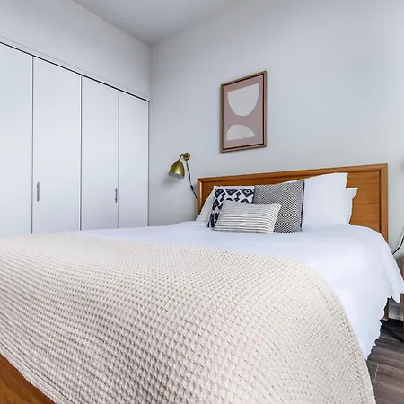 River West 2br W Gym Firepits Nr L Stop Chi-1025