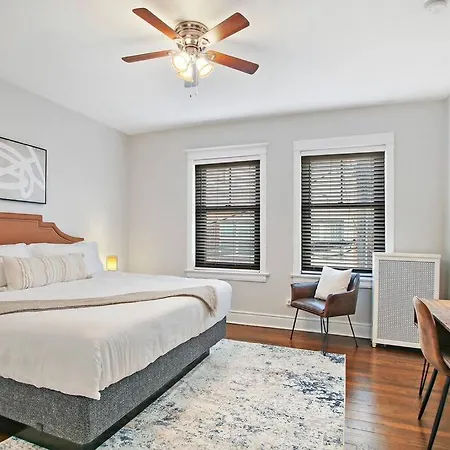Apartment Roomy & Inviting 3br - 53rd St 2e Chicago