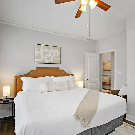 Roomy & Inviting 3br - 53rd St 2e Apartment Chicago