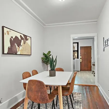 Roomy & Inviting 3br - 53rd St 2e Apartment
