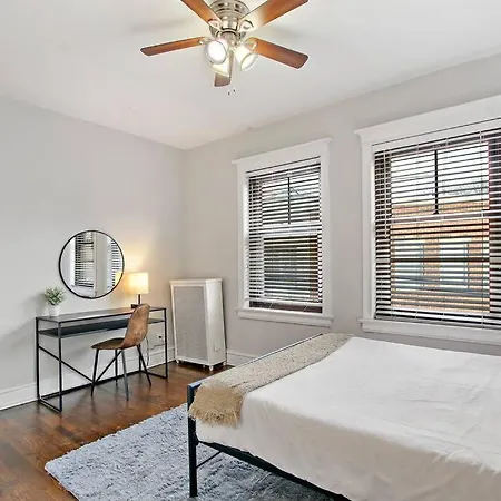 Roomy & Inviting 3br - 53rd St 2e Apartment *