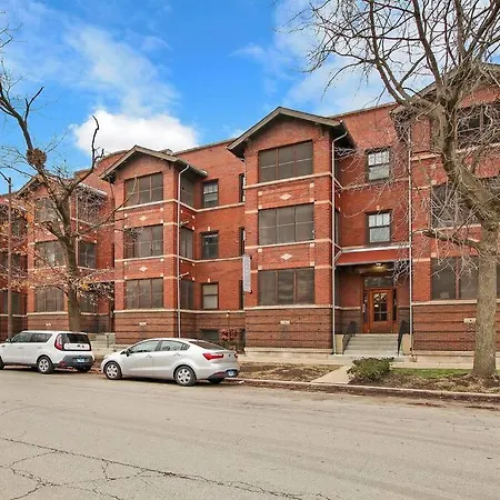 Roomy & Inviting 3br - 53rd St 2e *