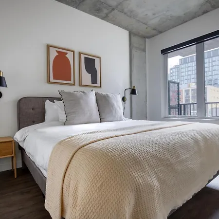 Apartment River North 1br Nr L Stop Riverwalk Loop Chi-1037 Chicago