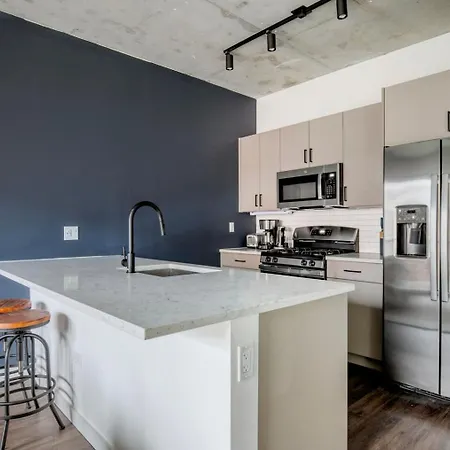 River North 1br W Outdoor Pool 1 Block To L Chi-1035 Chicago