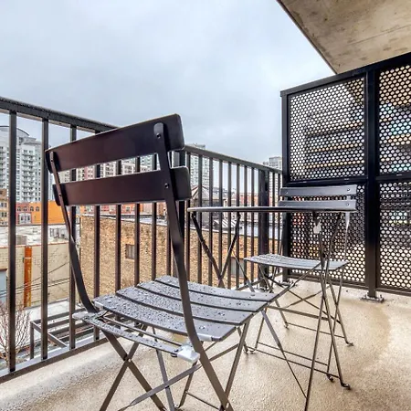 Apartment River North 1br W Outdoor Pool 1 Block To L Chi-1035