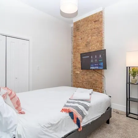 Apartment Stylish 420 Friendly 3br Getaway With Optional Parking Near Mccormick Place, Grant Park & Soldier Field