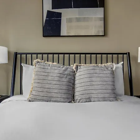 Apartment River North 1br W Gym Sky Terrace Yoga Chi-1033 *