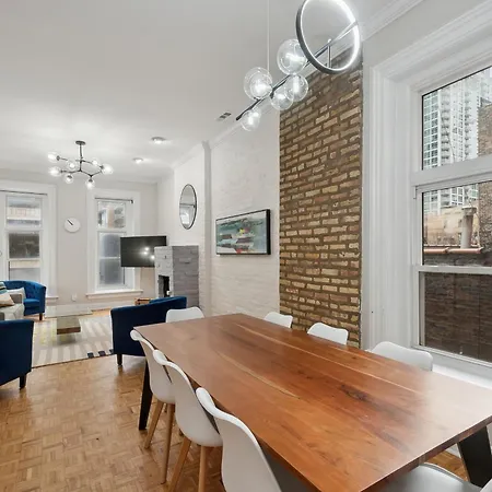 Brilliant Downtown 3-bedroom Apartment