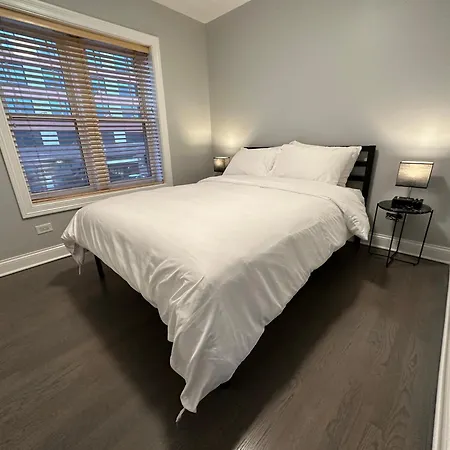 Spacious Wicker Park Hideaway With Parking! Holiday home Chicago