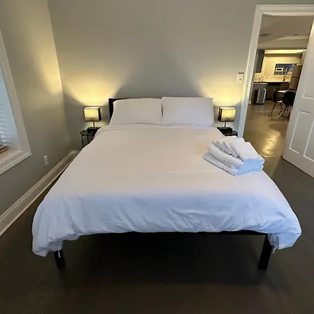 Spacious Wicker Park Hideaway With Parking! Chicago