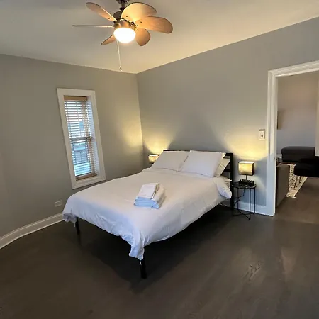 Holiday home Spacious Wicker Park Hideaway With Parking!