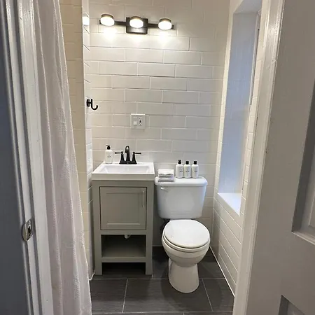 Spacious Wicker Park Hideaway With Parking! Holiday home Chicago