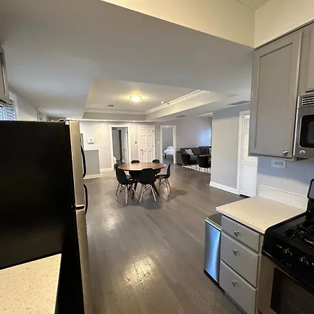 Spacious Wicker Park Hideaway With Parking! Holiday home Chicago