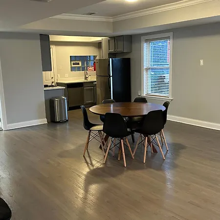 Spacious Wicker Park Hideaway With Parking! Holiday home Chicago