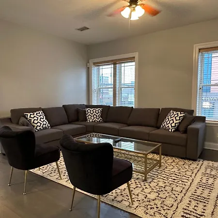 Spacious Wicker Park Hideaway With Parking! * Chicago