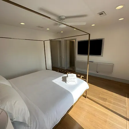 Luxe Urban Retreat Near United Center Holiday home *