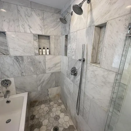 Luxe Urban Retreat Near United Center