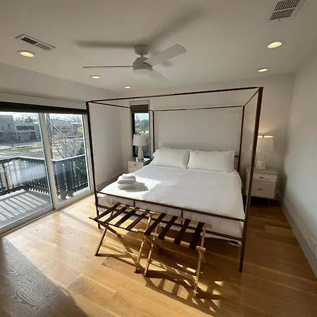 Luxe Urban Retreat Near United Center Holiday home