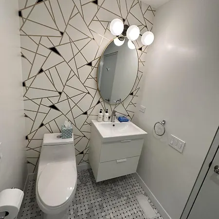 Luxe Urban Retreat Near United Center *
