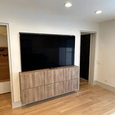Luxe Urban Retreat Near United Center Holiday home