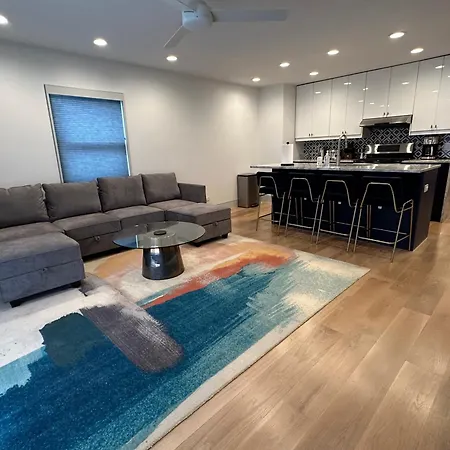 Luxe Urban Retreat Near United Center Holiday home *