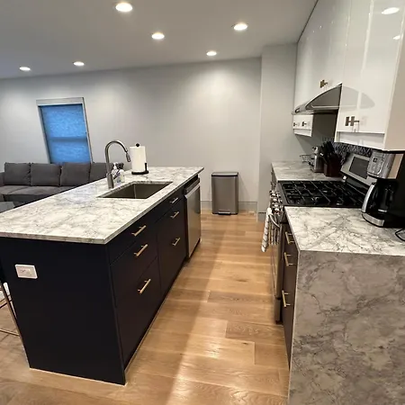 Holiday home Luxe Urban Retreat Near United Center *