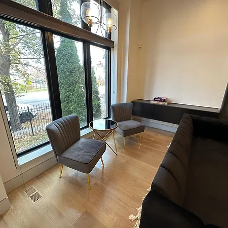 Luxe Urban Retreat Near United Center *