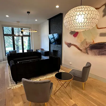 Luxe Urban Retreat Near United Center Holiday home *