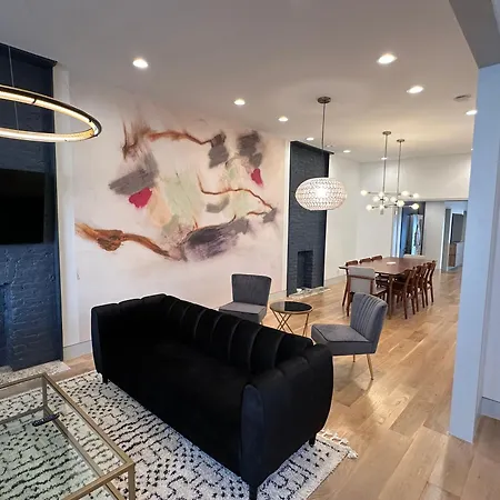 Holiday home Luxe Urban Retreat Near United Center *