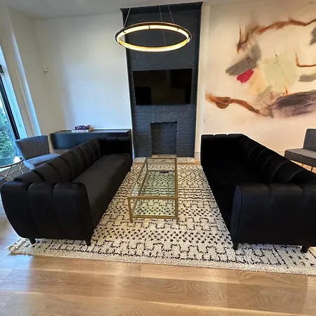 Luxe Urban Retreat Near United Center