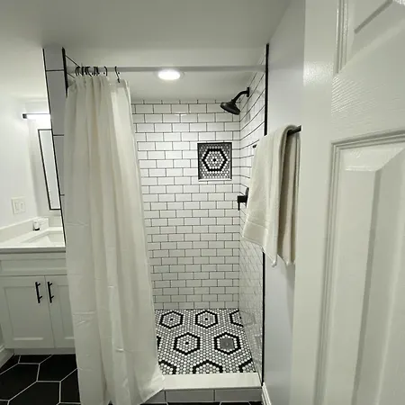 Luxe Lincoln Park Sfh With Private Roof Deck! Holiday home *