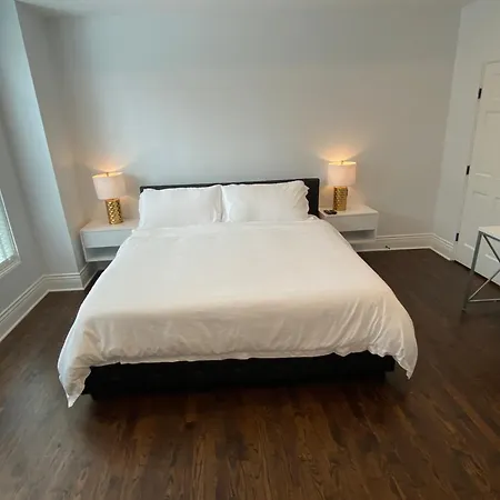 Luxe Lincoln Park Sfh With Private Roof Deck!