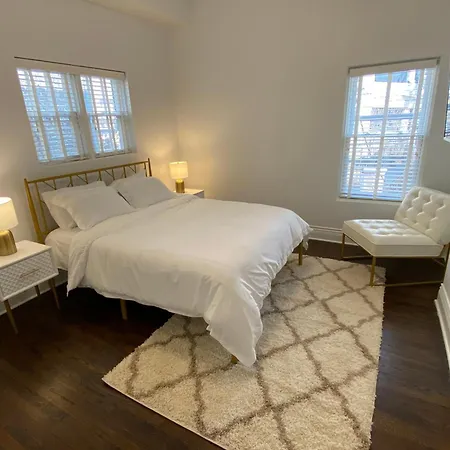 Luxe Lincoln Park Sfh With Private Roof Deck! * Chicago