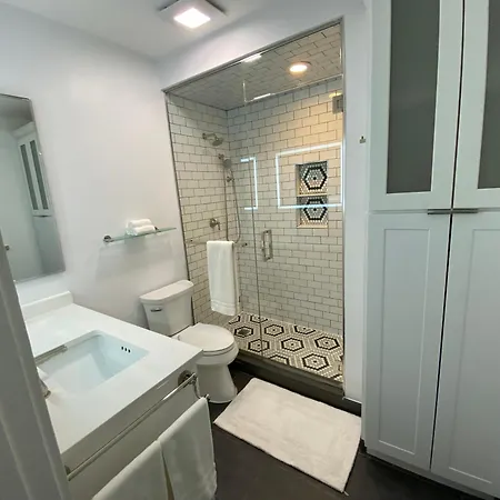 Holiday home Luxe Lincoln Park Sfh With Private Roof Deck! Chicago