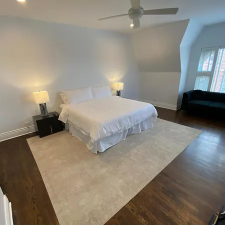 Luxe Lincoln Park Sfh With Private Roof Deck!