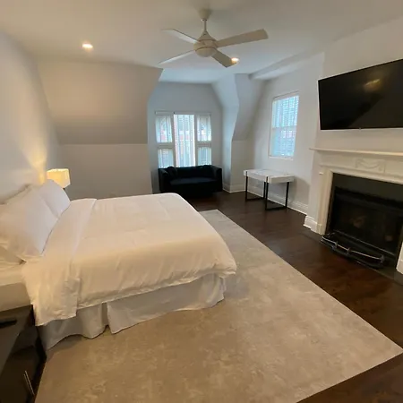 Luxe Lincoln Park Sfh With Private Roof Deck!