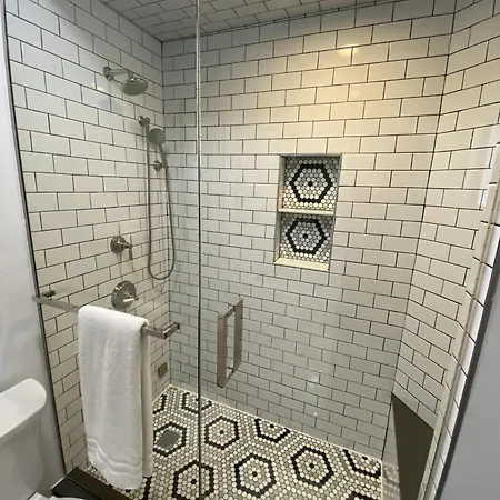 Luxe Lincoln Park Sfh With Private Roof Deck! Holiday home
