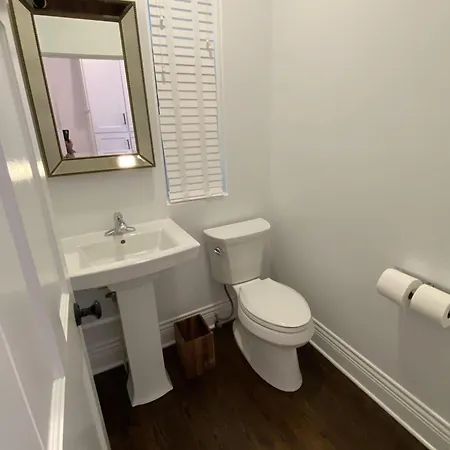 Luxe Lincoln Park Sfh With Private Roof Deck! Holiday home *
