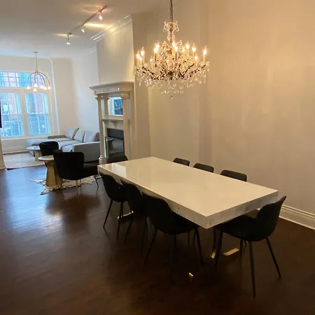 Luxe Lincoln Park Sfh With Private Roof Deck! Holiday home Chicago