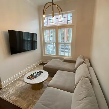 Luxe Lincoln Park Sfh With Private Roof Deck! Holiday home Chicago
