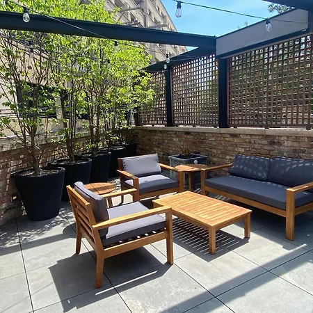 Luxe Lincoln Park Sfh With Private Roof Deck! Holiday home