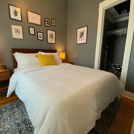 Elegant Hideaway In The Heart Of Andersonville Holiday home *