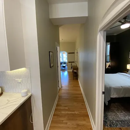 Holiday home Elegant Hideaway In The Heart Of Andersonville