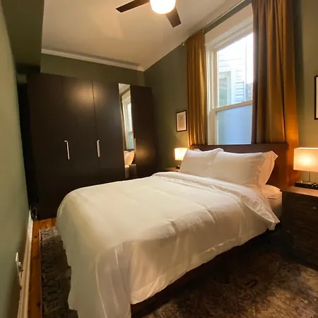 Holiday home Elegant Hideaway In The Heart Of Andersonville *