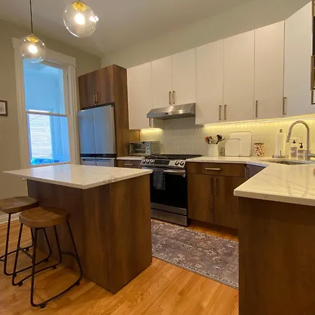 Elegant Hideaway In The Heart Of Andersonville *